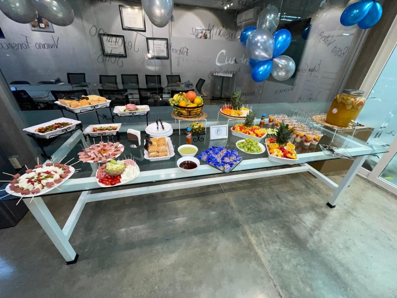 Montaje de coffe break en sala